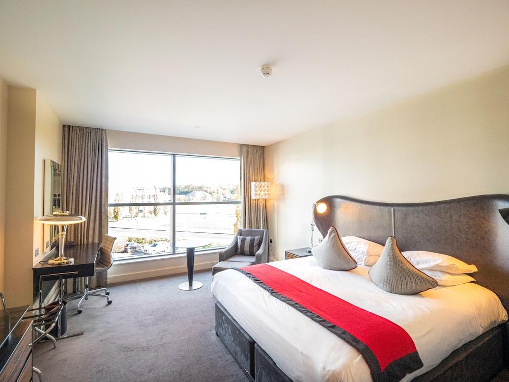 Brooklands Hotel & Spa Weybridge Εξωτερικό φωτογραφία